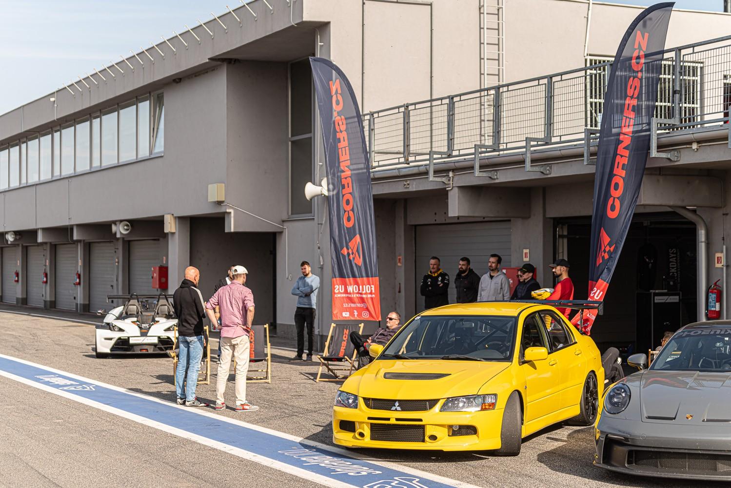 Slovakiaring_cornerscz_03